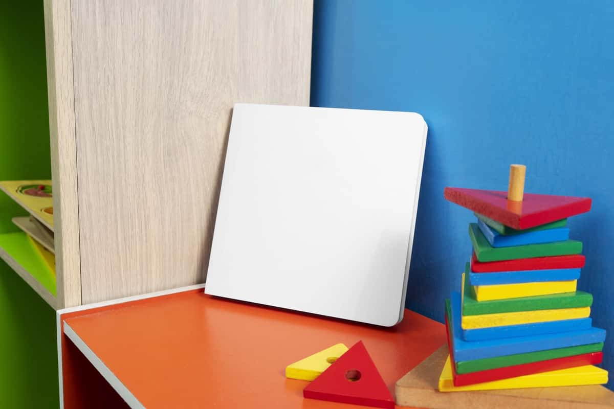 Yuqori ko'rinishdagi karton bolalar kitobi maketi | Top view cardboard baby book mockup 1