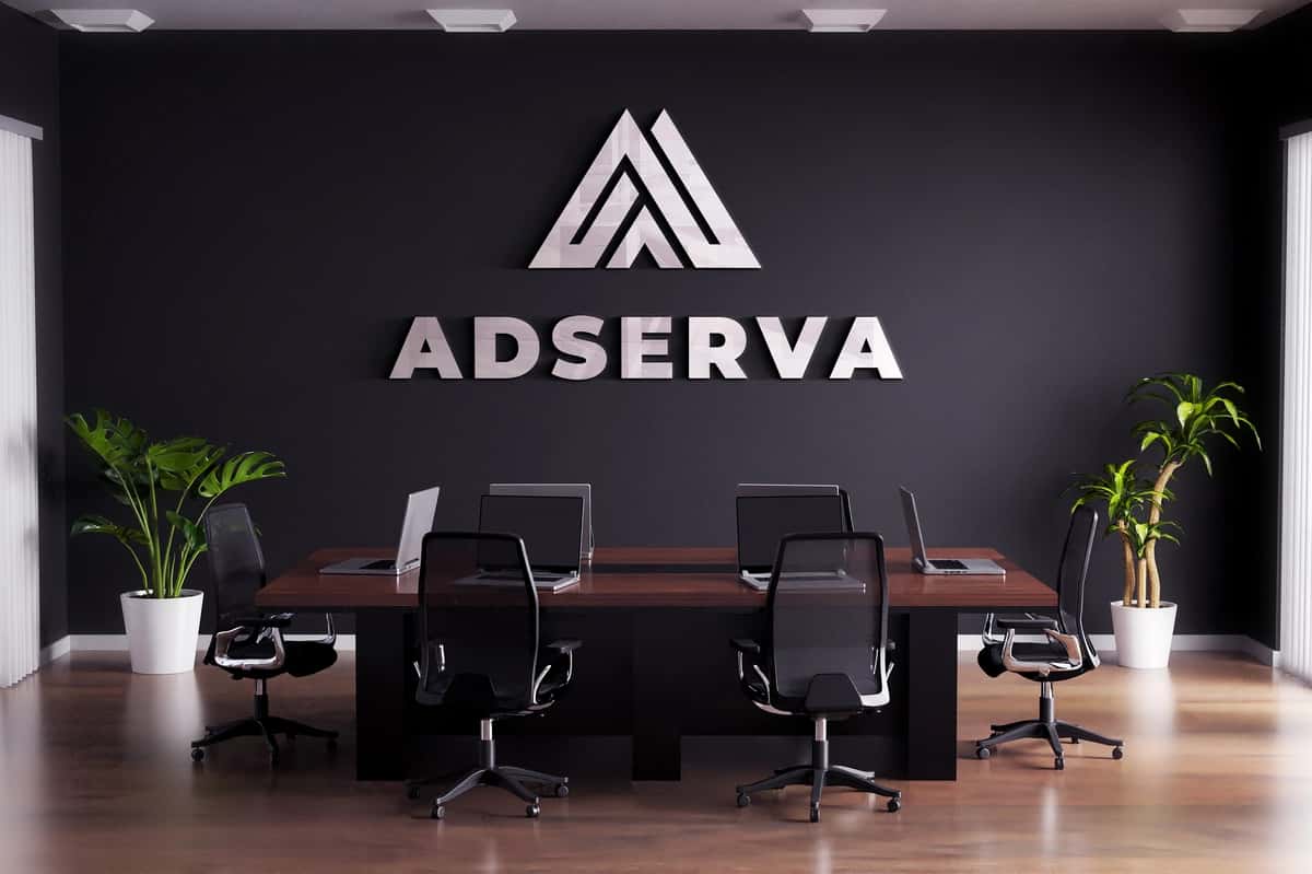Logotip maketi belgisi uchrashuv xonasi qora devor | Logo mockup sign meeting room black wall 1