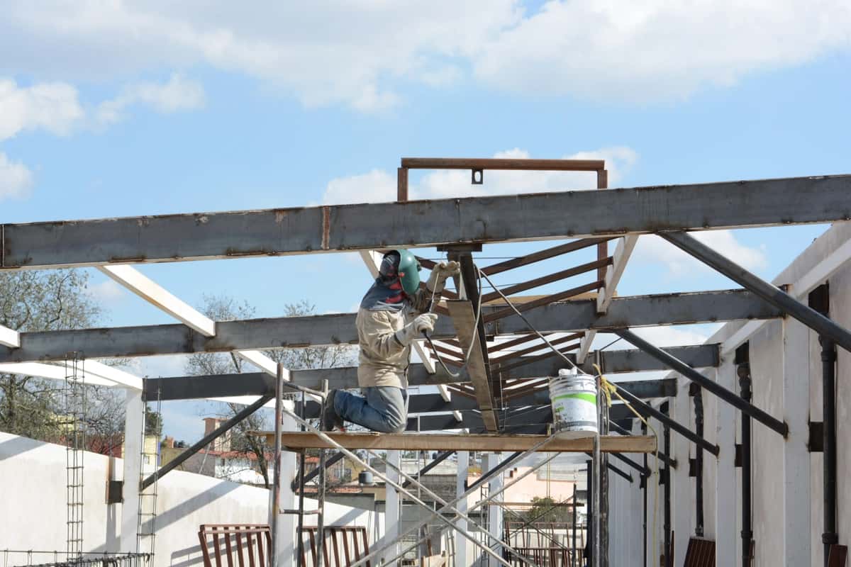 Osmonga qarshi qurilgan inshoot | Built structure against sky 1
