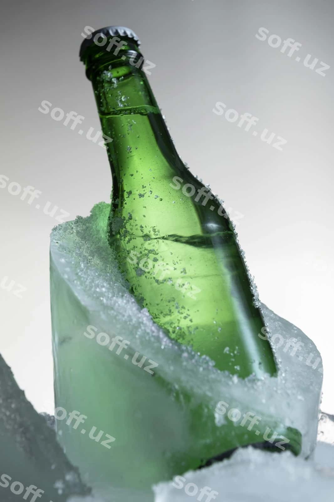 Muzlangan shisha ichimlik qadoqlash namunasi | Frozen glass drink packaging mockup 1