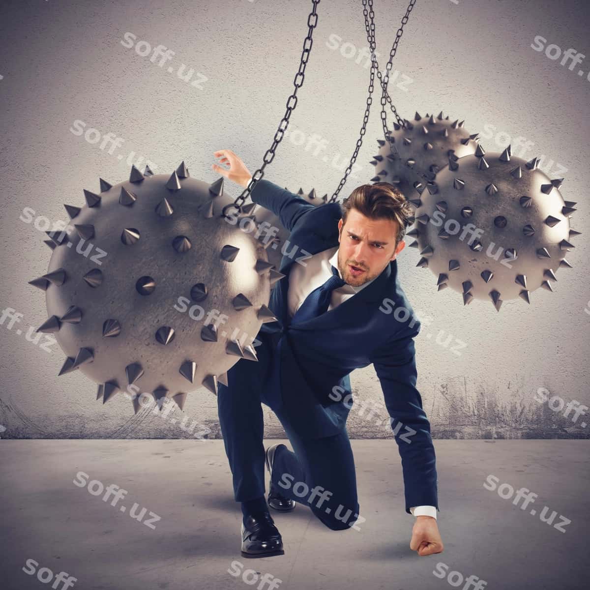 To'liq uzunlikdagi erkak devor qarşısında asib o'tgan | Full length man hanging against wall 1