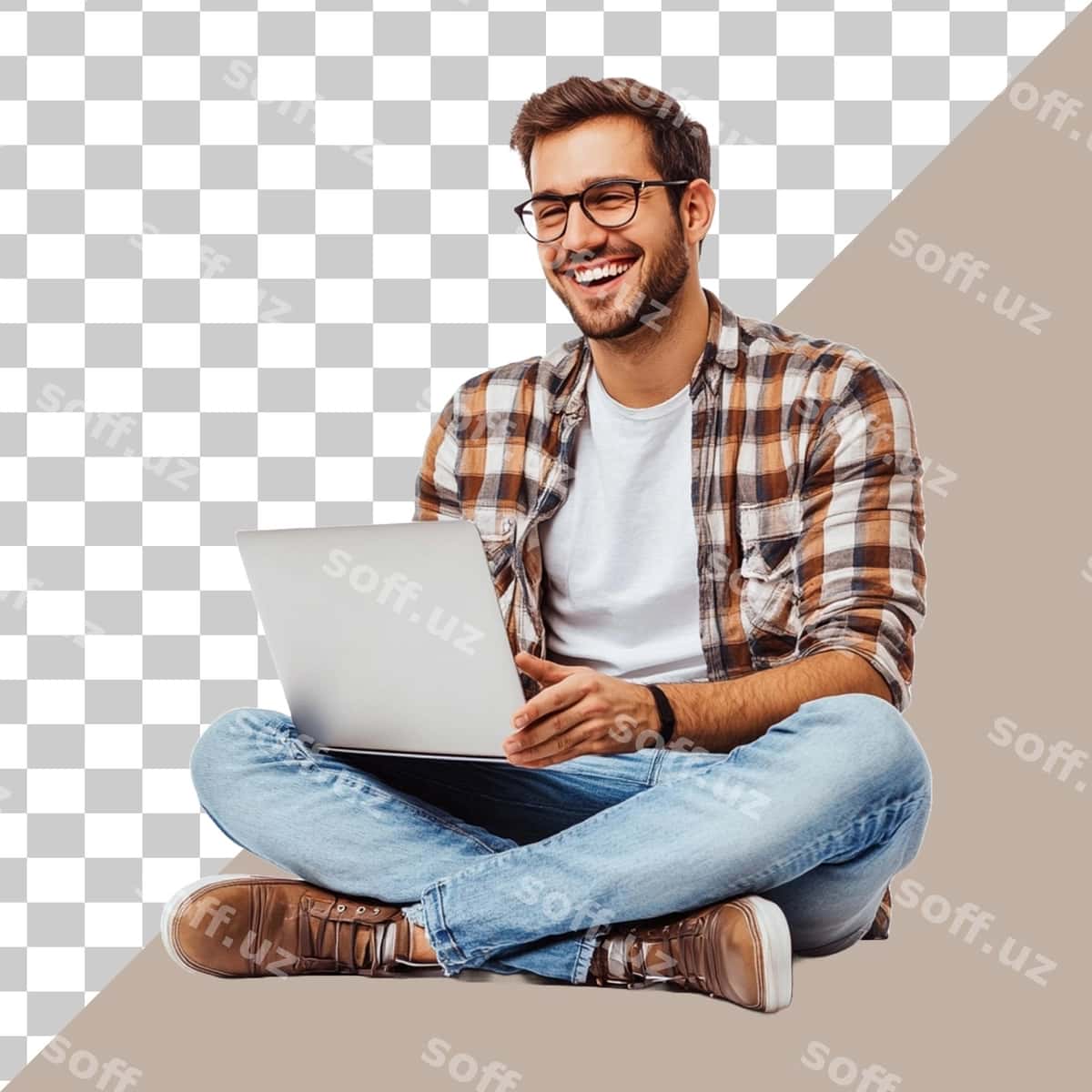 Noutbukda ishlaydigan baxtli odam | Happy man working laptop 1