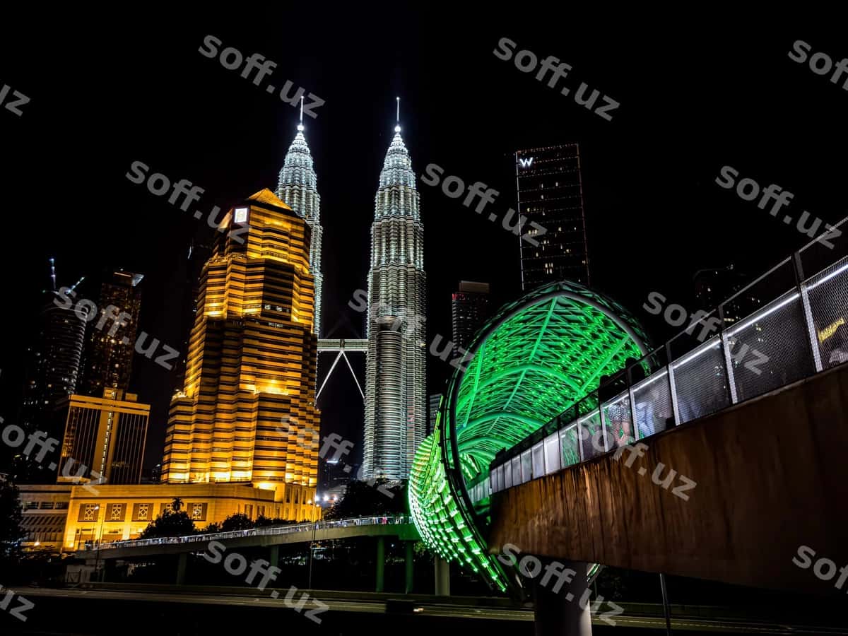 Yorqin binolar shahar kechaqongi vaqtida | Illuminated buildings city night 1