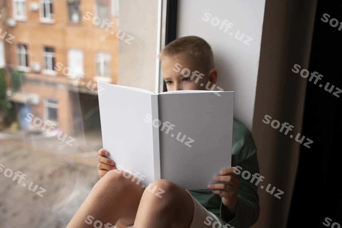 Bola ochiq kitob namunasi | Kid with open book mockup 1