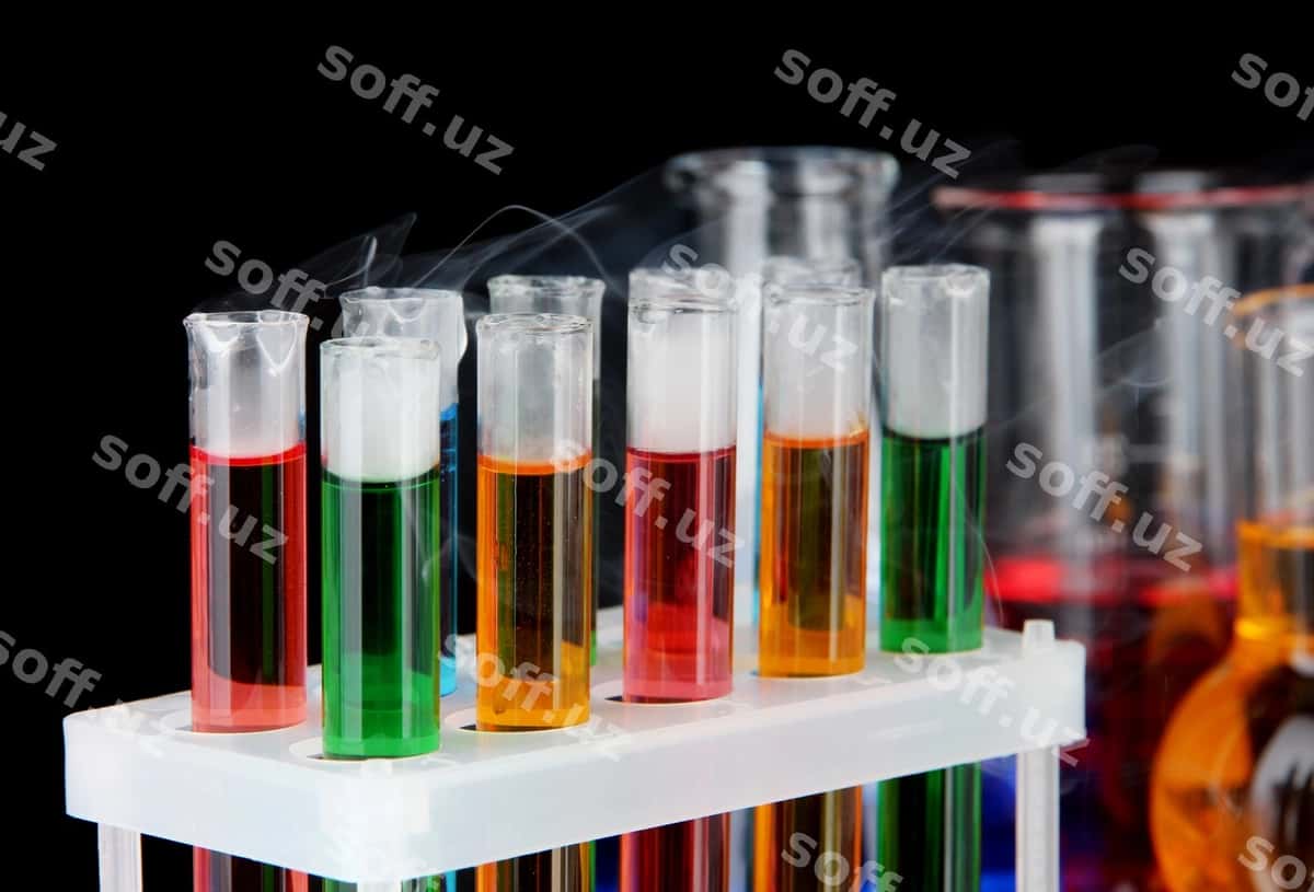 Laboratoriya test qozonlari qora fonda | Laboratory test tubes black background 1