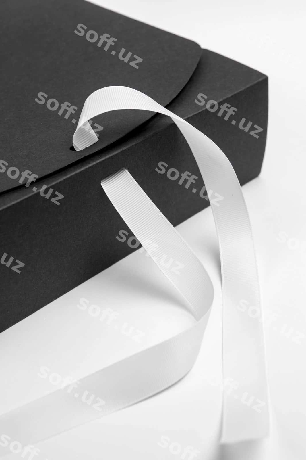 Ipak lenta model haqiqiy kontekst | Silk tape mockup real context 1