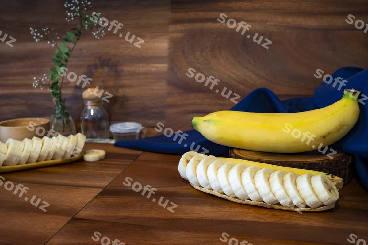 Kesilgan bananlar va yong'oq doskalar | Sliced bananas wooden boards 1