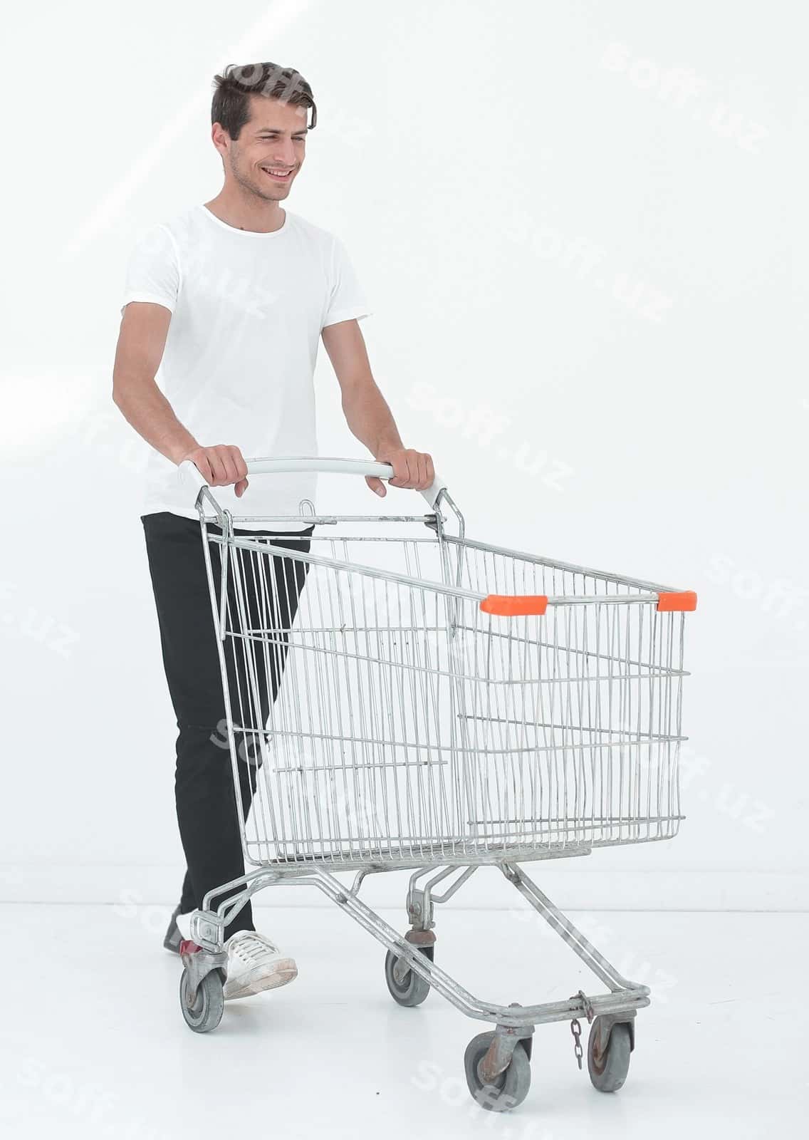 Gulchi erkak xarid savatini surgan | Smiling man pushing shopping cart 1