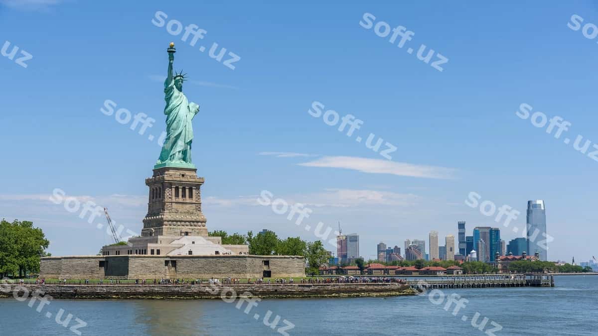 Erkinlik heykali shahar orqa fonda | Statue liberty with city background 1