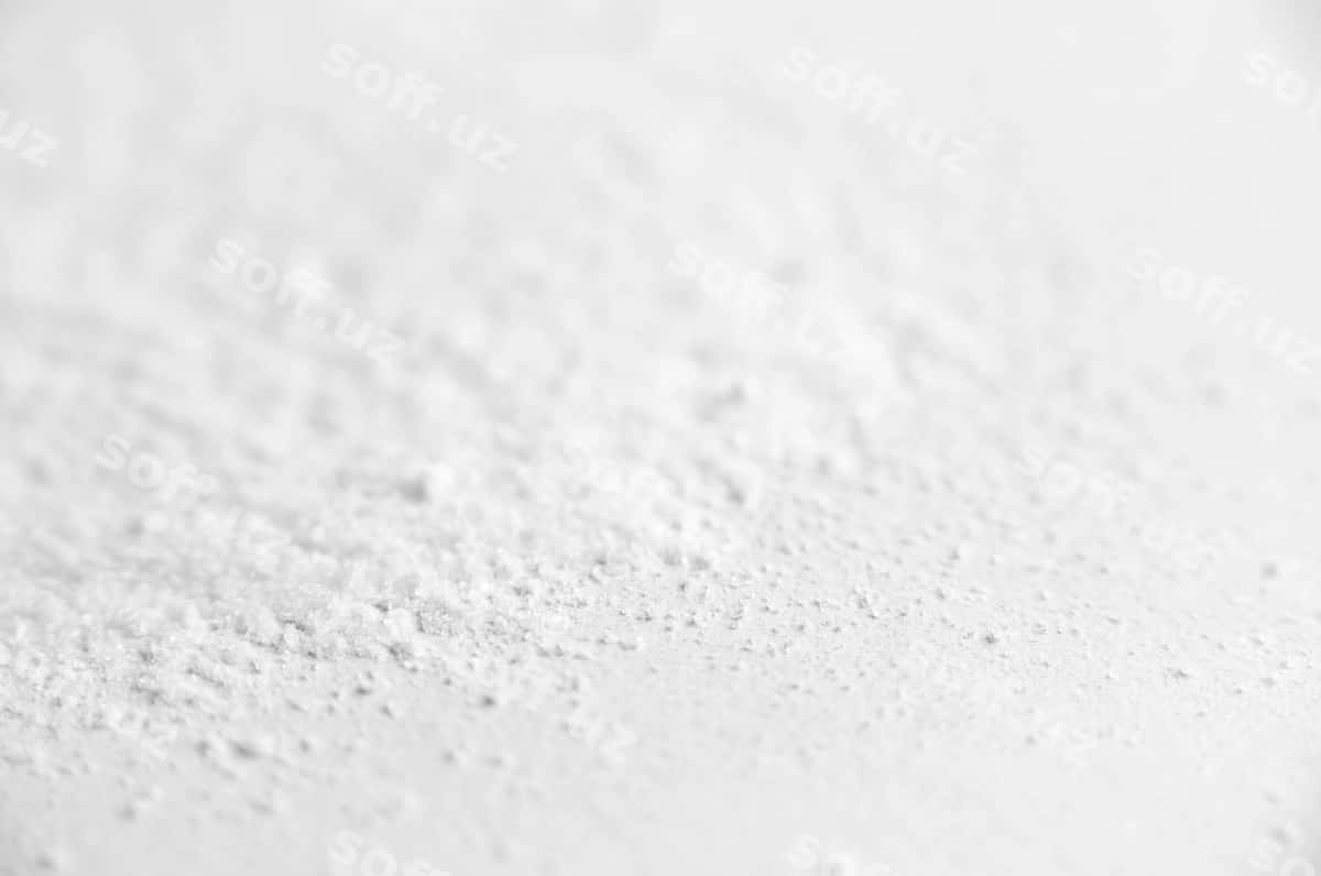 Oq suzilgan soda oq orqa fonda | White spilled soda white background 1