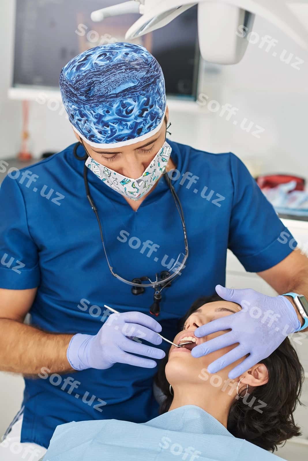 Ayol tishlarini tekshirilayotgan stomatologlar | Woman having teeth examined dentists 1