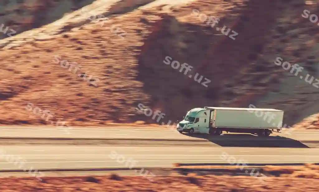 Yuta shtatidagi tezyurar yarim yuk mashinalari shtatlararo yuqori 70 Amerika yer usti transporti sanoati | Speeding semi truck utahs interstate high 70 american ground transportation industry