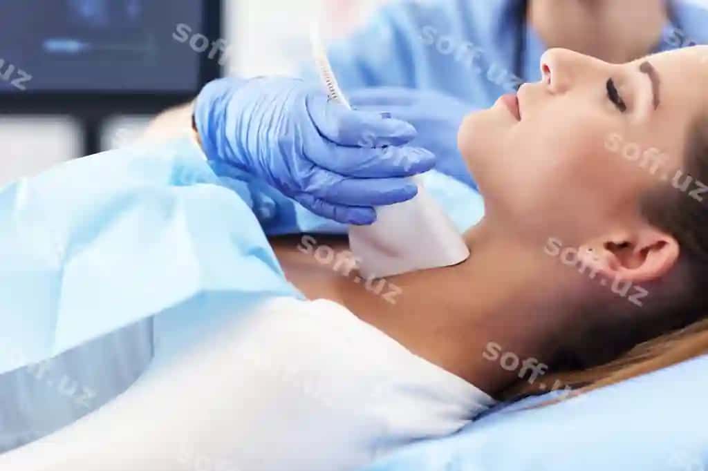 Katta ayol tiroyd ultratovl quyim testidan o'tmoqda ayol shofyor kabinetsida | Adult woman having thyroind ultrasound test female doctor s office