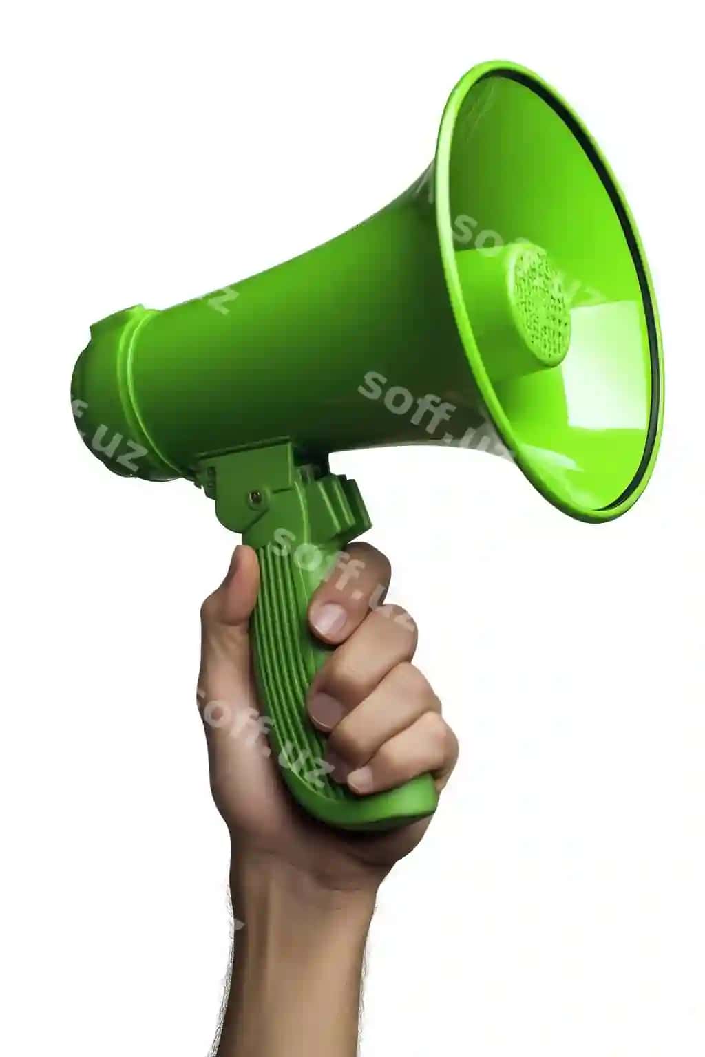 Qo'l tutgan yashil mikrofon kesilgan fotografiyasi oq fonda | Hand holding green megaphone cutout photography white background