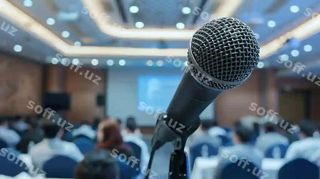 Yaqin suratda mikrofon oldingi bulanmagan auditoriya konferens zalida | Closeup microphone front blurred audience conference room
