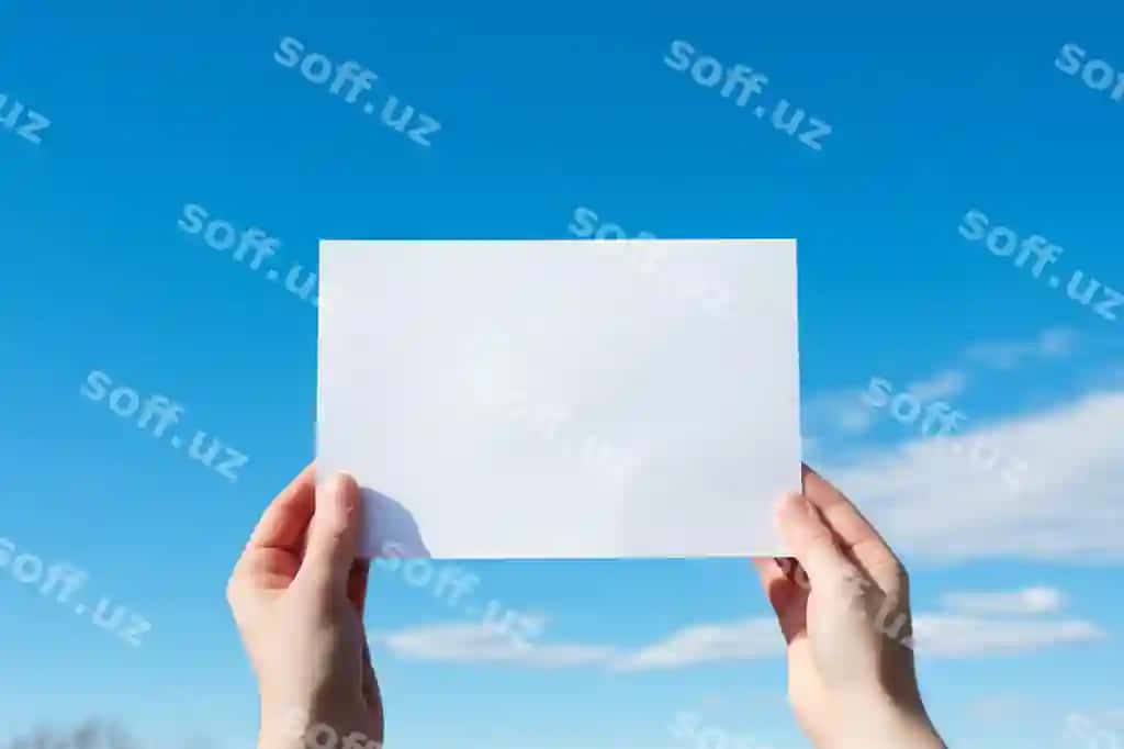Shaxs "kvadratga oling" yozilgan varaqni tutgan. | Person holding piece paper that says square it