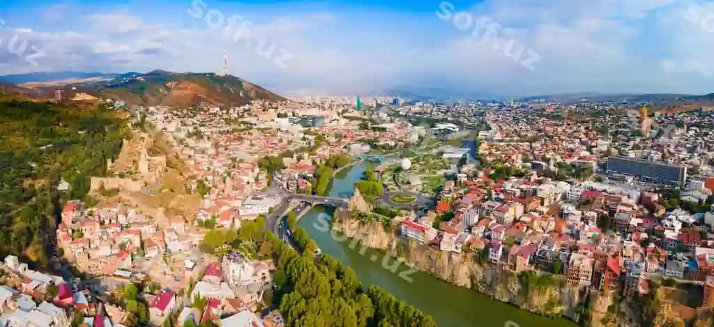 Tbilisi eski shahar havodan panoramik ko'rinish | Tbilisi old town aerial panoramic view