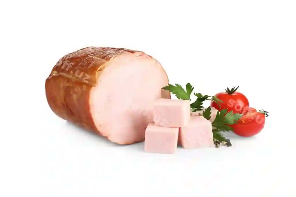 Mazali qazan chery domates, petrushka, pertsig, oq ajraltirilgan | Tasty ham with cherry tomatoes parsley pepper isolated white