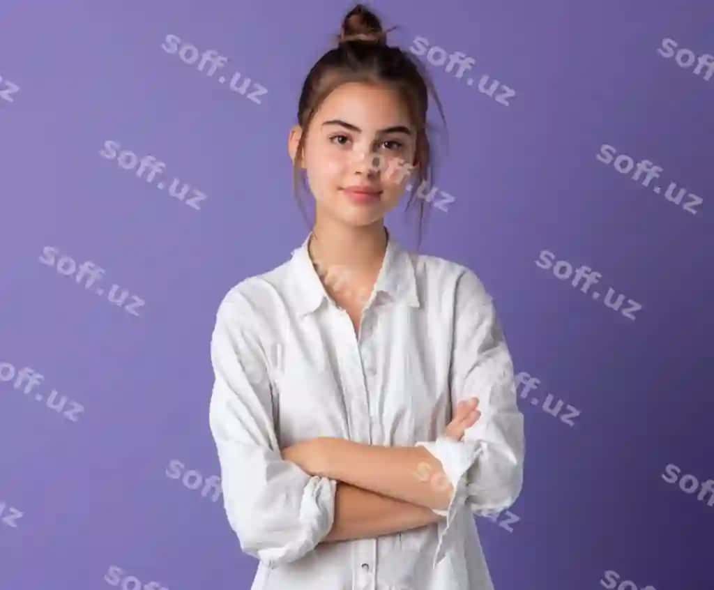 Portret yosh chiroyli qiz ko'ylagida bo'sh joyga qarab | Portrait lovely young girl wearing shirt looking empty space