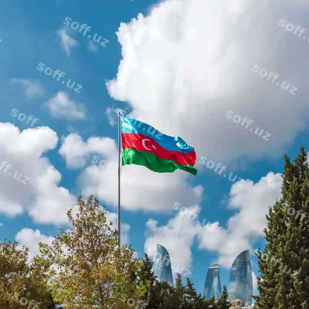 Azerbaycan bayrog'i ko'k osmon fonida | Flag azerbaijan against blue sky
