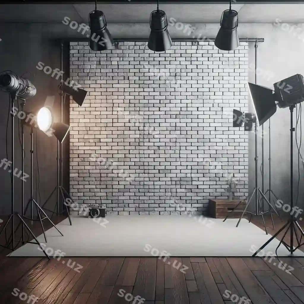 Zamonaviy sanoatga asoslangan ijodiy joy oddiy guruchilam beton devor bilan | Modern industrialinspired creative space with blank brick concrete wall