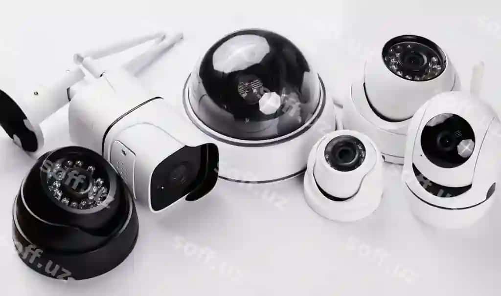 Kuzatish kameralari turli xil joylashtirilgan video kamera CCTV kameralari ajraltirilgan oq fonda yaqinlikda uy xavfsizlik tizimi kontseptsiyasi. | Surveillance cameras set different videcam cctv cameras isolated white background close up home security system concept