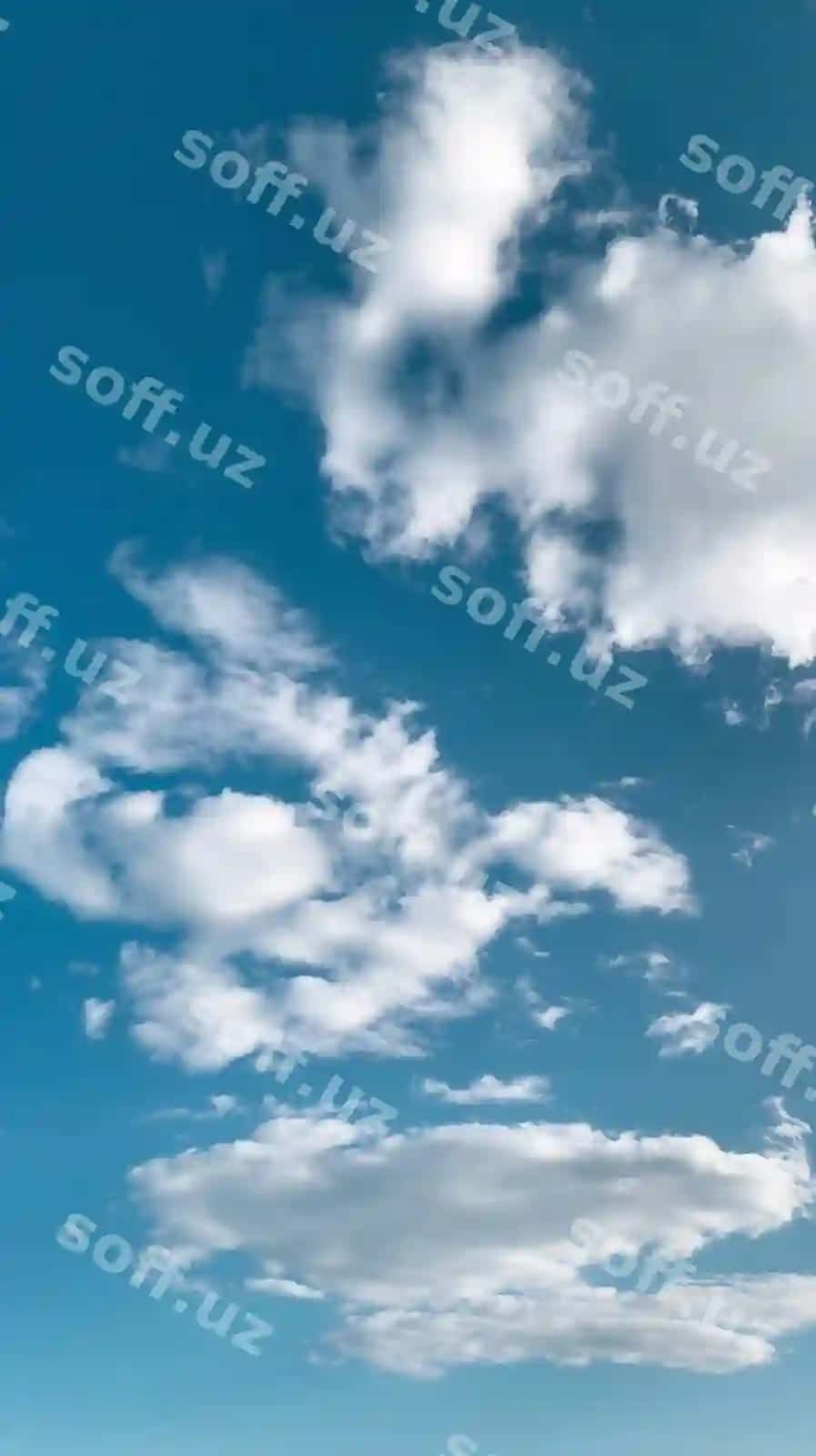 Ko'k osmon orqa fonda bulutlar bilan | Blue sky backgroud with cloud