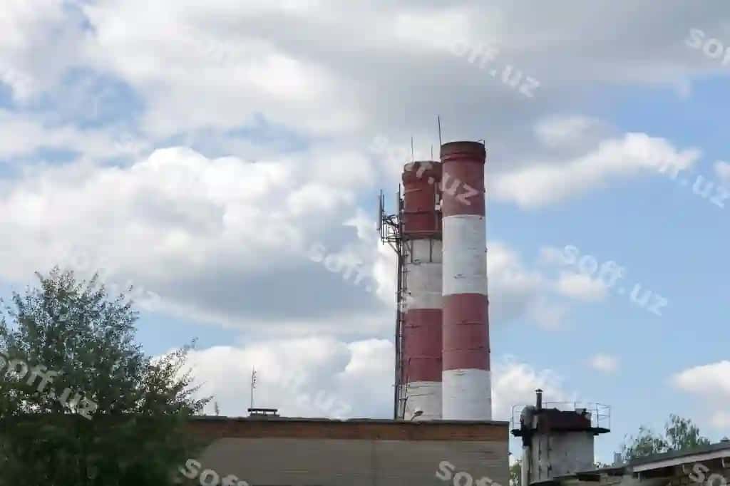 Past burchli mayak osmon orqali ko'rinish | Low angle view lighthouse against sky