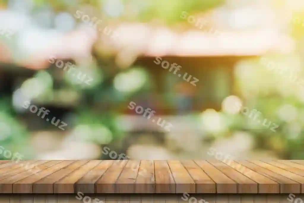 Bo'sh yog'och stol, defokuslangan bokeh bulanma orqa fonda, bog' daraxtlar quyosh changiridan, mahsulot ko'rsatish shabloni | Empty wood table defocused bokeh blur background garden trees with sunlight product display template