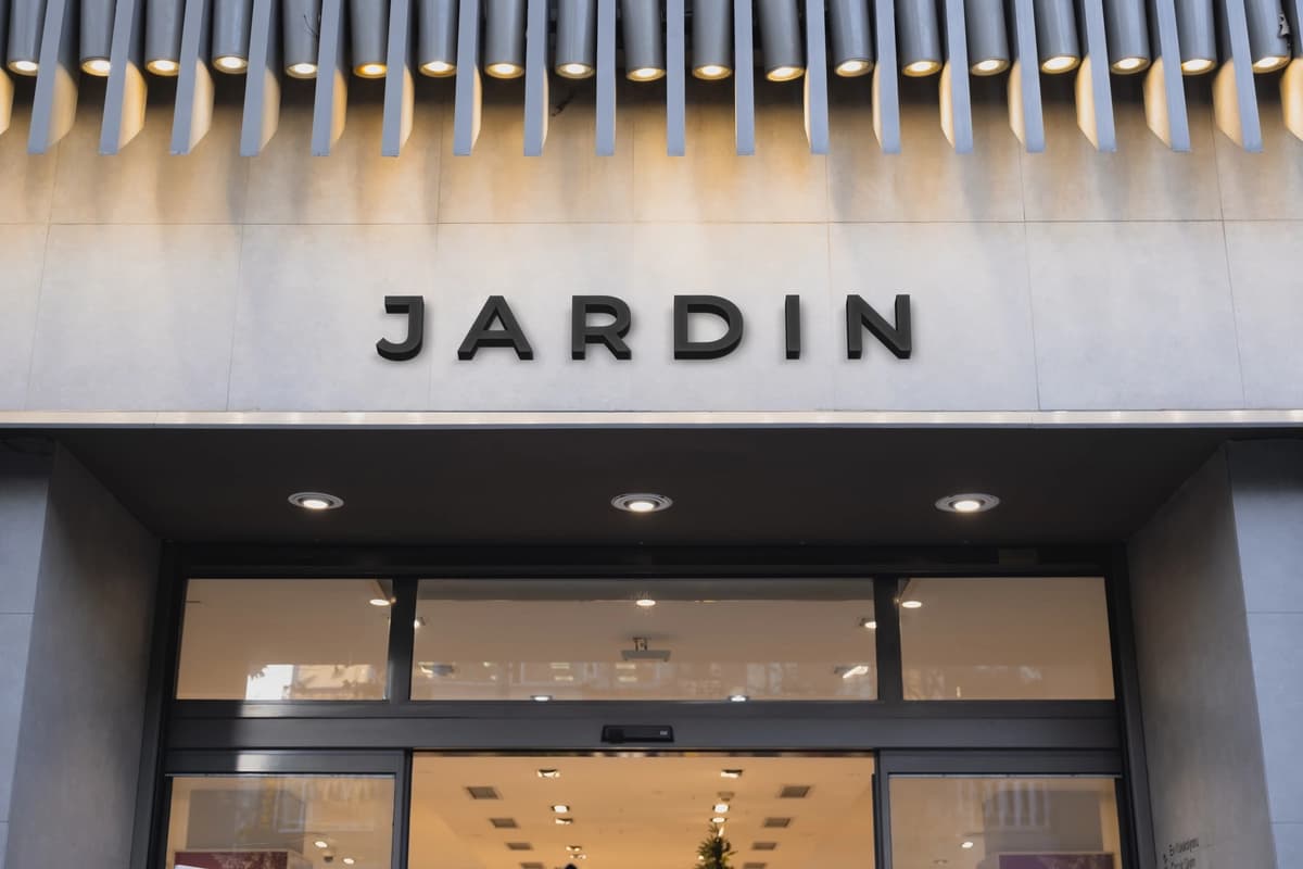 3D qora hashamatli logotip fasad belgisi | 3d black luxury logo mockup facade sign