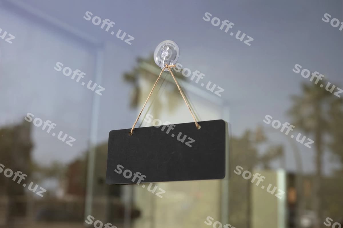 Doska belgisi maket do'kon oynasi | Blackboard sign mockup shop window
