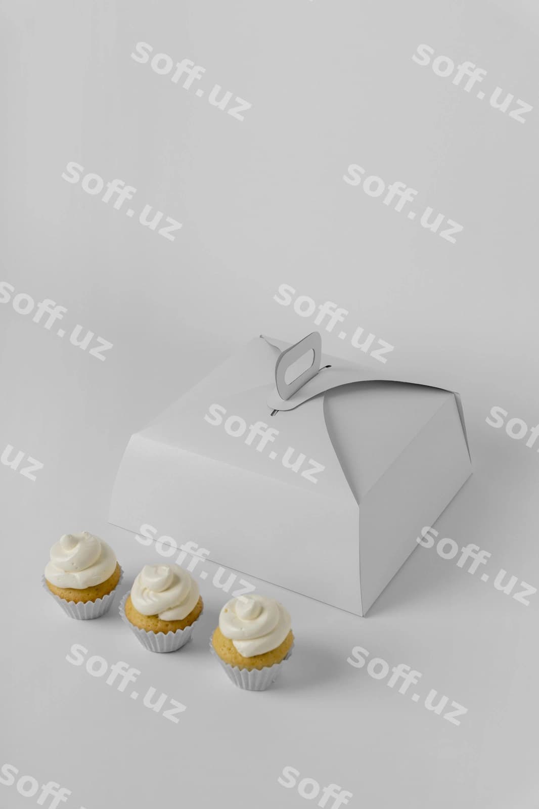 Cupcake mazali mockup | Delicious cupcake mockup
