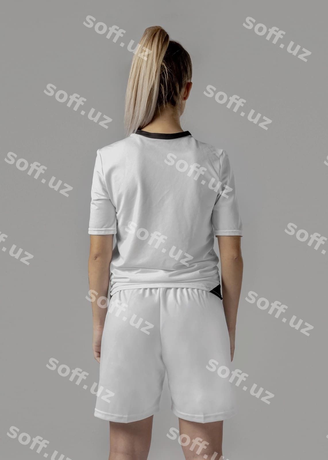 Ayollar uchun futbol o'yinchi kiyimlar namunasi | Female soccer player apparel mock up