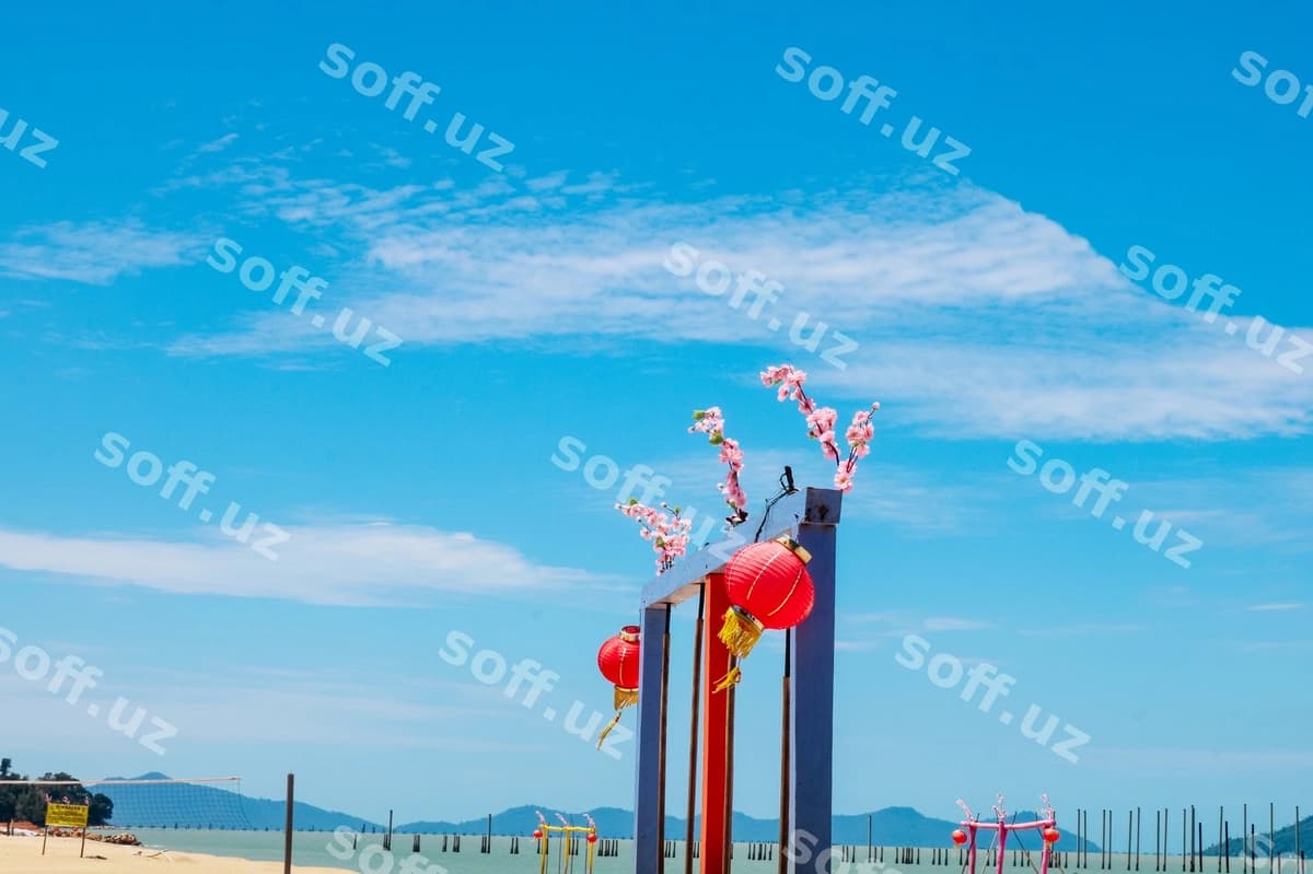 Pastoral arqatli bayroqlar bulutli osmonda | Low angle view flags against cloudy sky