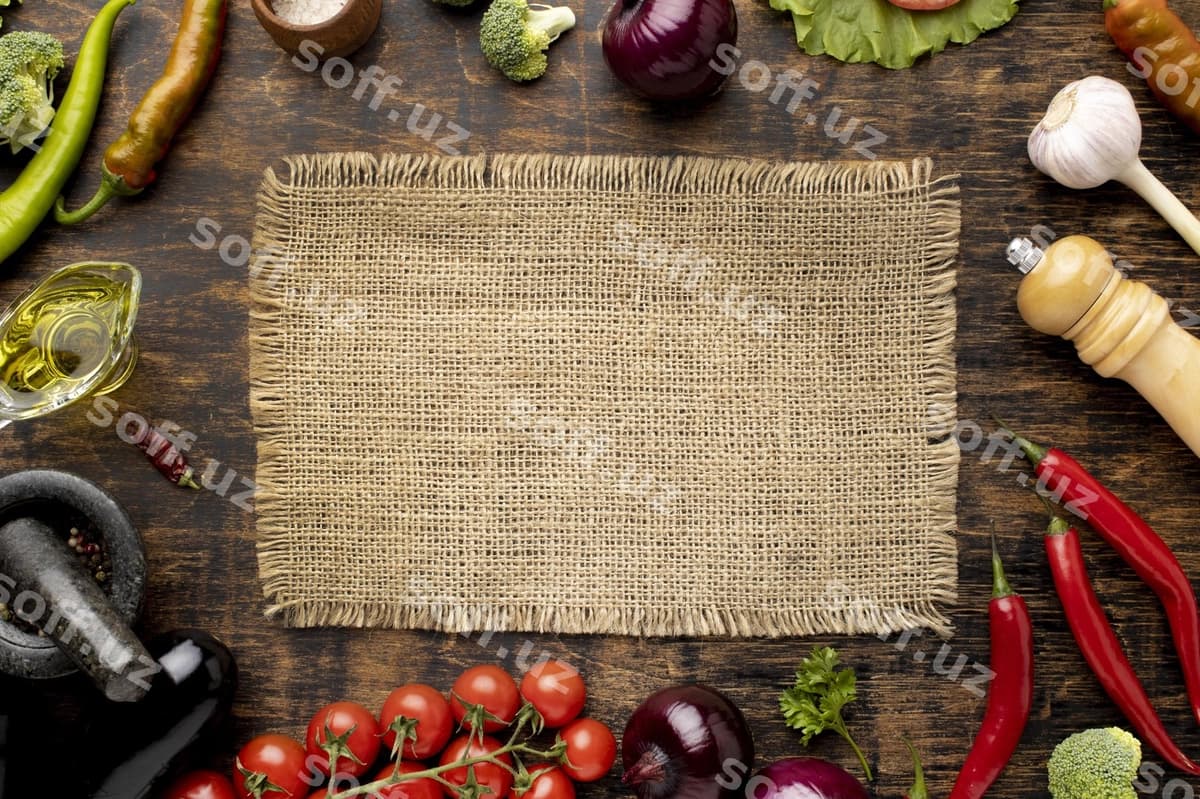 Juta yuqori ko'rinishda pomidorlar va sabzavotlar bilan | Top view burlap with tomatoes vegetables