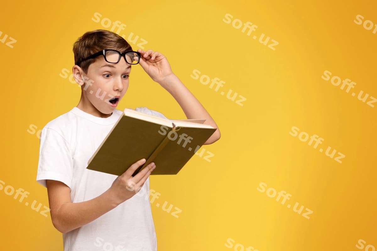 Yosh bola ko'z qo'yg'isi kitob o'qiyotgan | Young boy glasses reading book