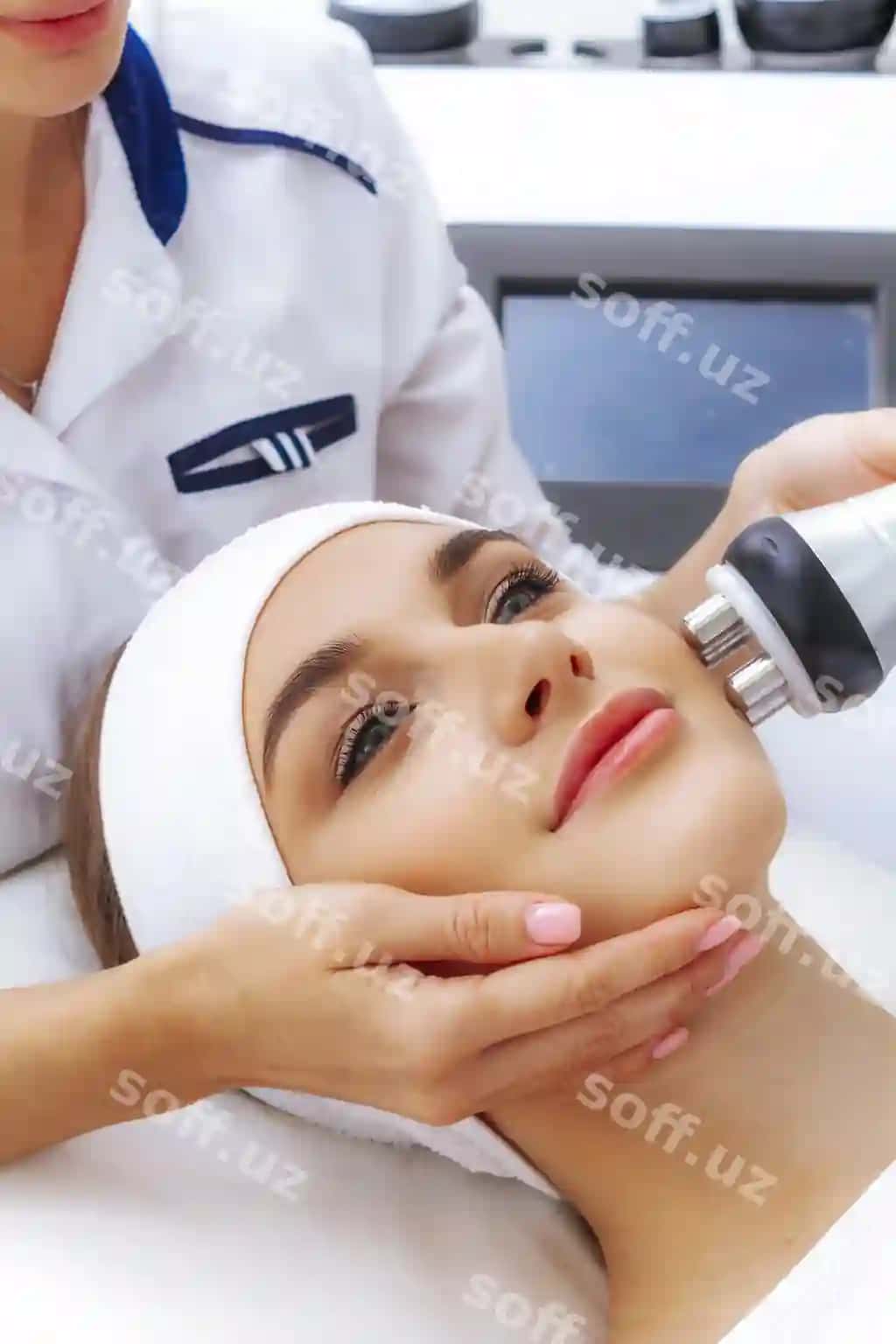 Radiofrekensiya RF ko'chirish jarayoni, kosmelogiya klinikasi apparatlar, kosmelogiya teri muolajasi gozallik mutaxassis tomonidan | Radiofrequency rf lifting procedure cosmetology clinic hardware cosmetology skin treatment by beautician