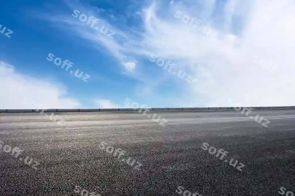 Tekis, yaxshi saqlanuvchi asfaltli yo'k ochiq manzorat bo'yi boradi. | Smooth wellmaintained asphalt road extends through open landscape