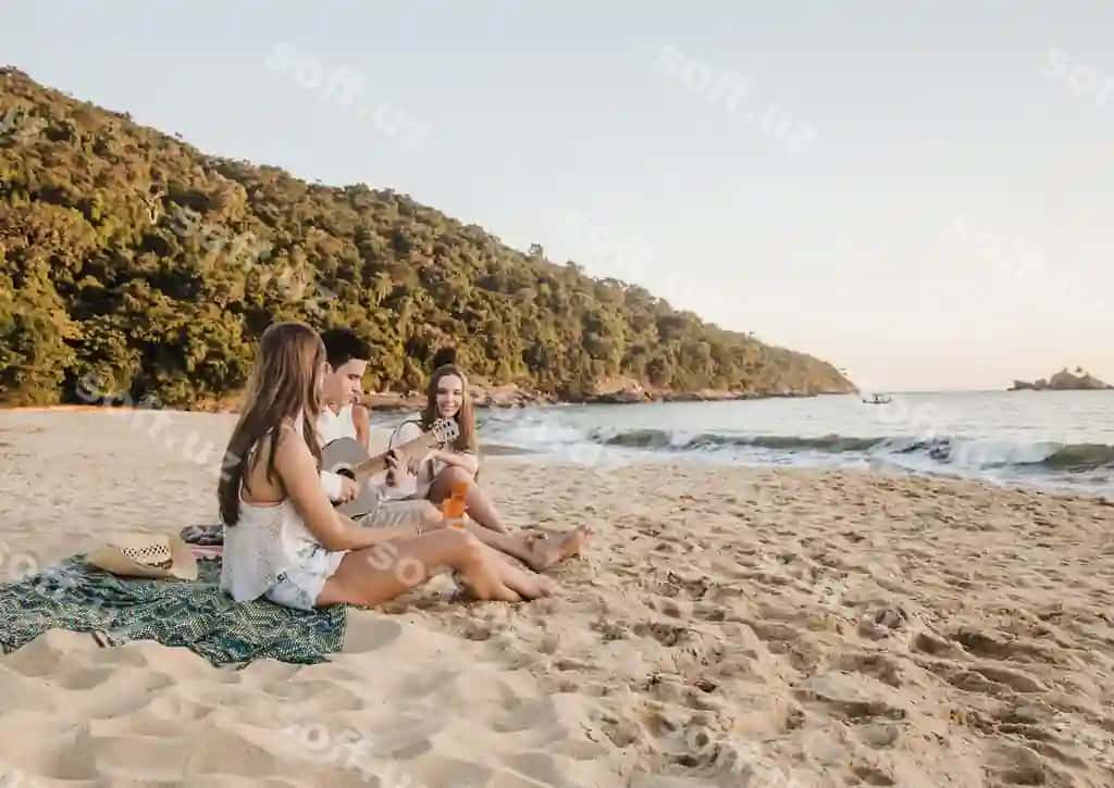 Do'stlar poyda naviyi gitara bilan | Friends beach party with guitar
