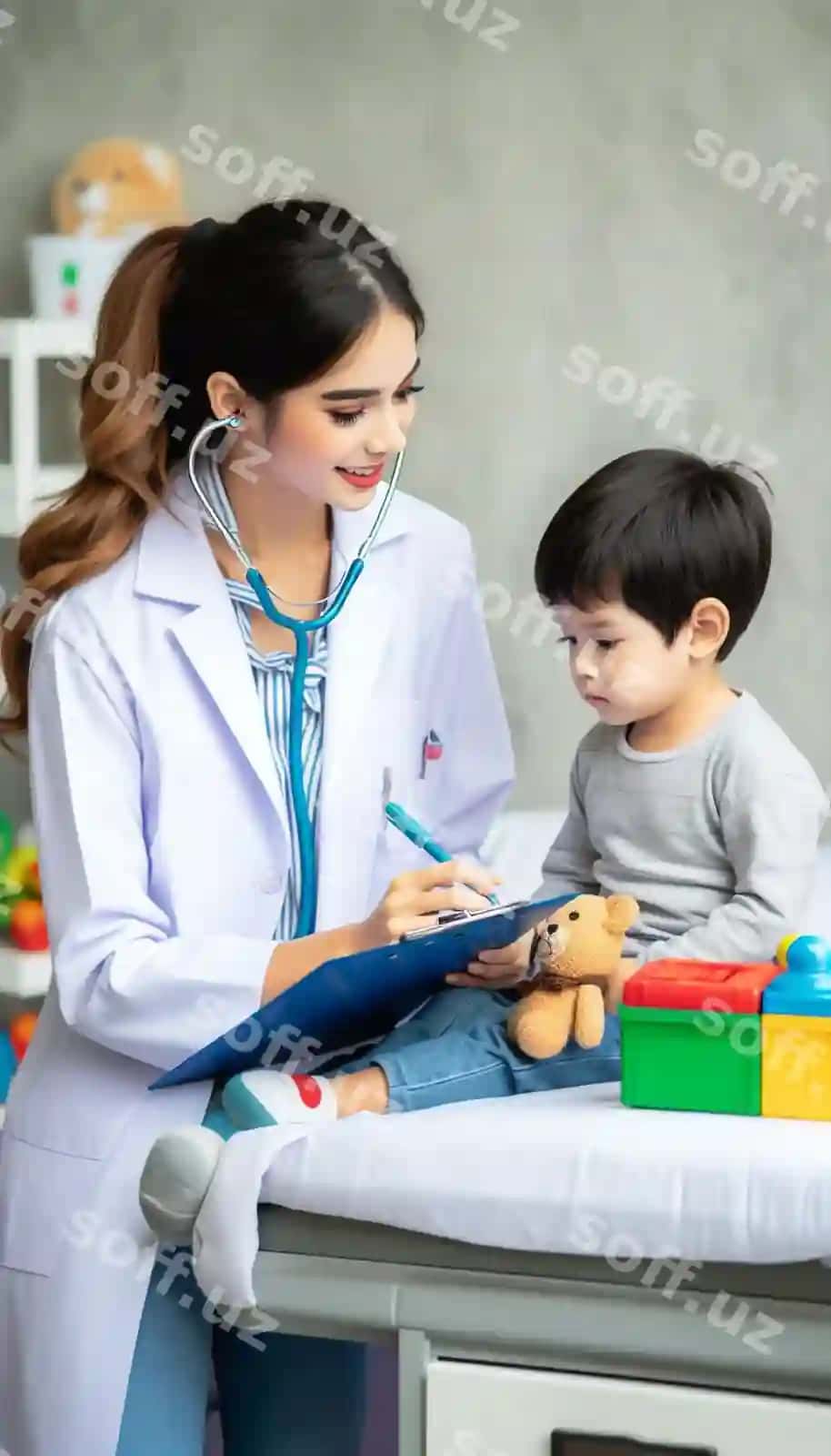 Ayol bola bilan yozmoqda, doktor kitobga qarimoqda. | Woman is writing with child doctor is looking book
