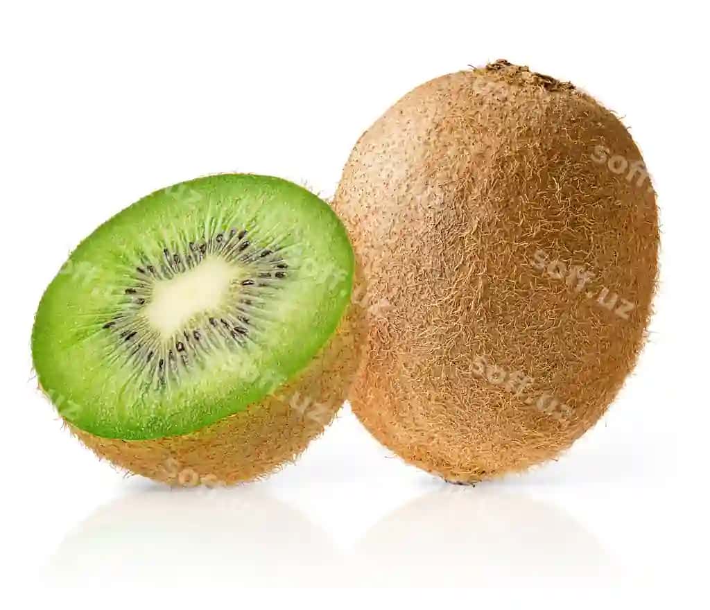 Butun yarımi kiwi mevasi isolatsiya qilingan oq fonda klipping yo'nalishi bilan yaqin surat | Whole half kiwi fruit isolated white background with clipping path close up