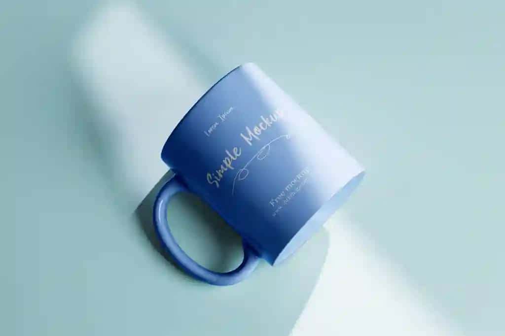 Mockup psd minimalist ochiq ko'k krujka maketi yumshoq soyalar bilan | Mockup psd minimalist light blue mug mockup with soft shadows