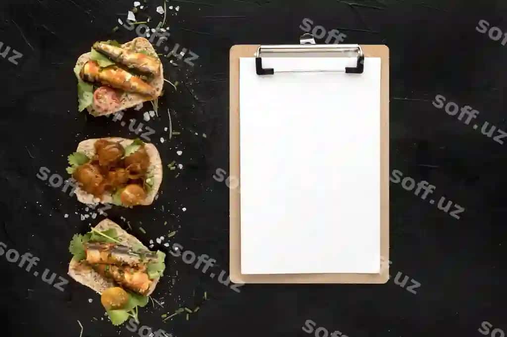 Yuqori ko'rinishdagi bahol taomlari notatnik bilan | Top view seafood dishes with notepad